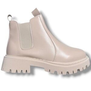 NIB Womens Beige Faux Leather Lug Sole Chelsea Boots Sz 9 US Fashion